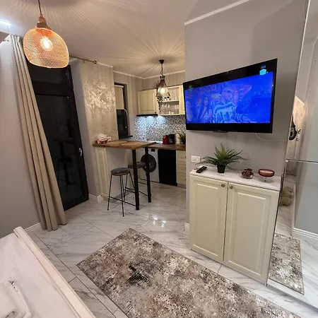 Quiet Oldtown Sudio Apartment Bucharest